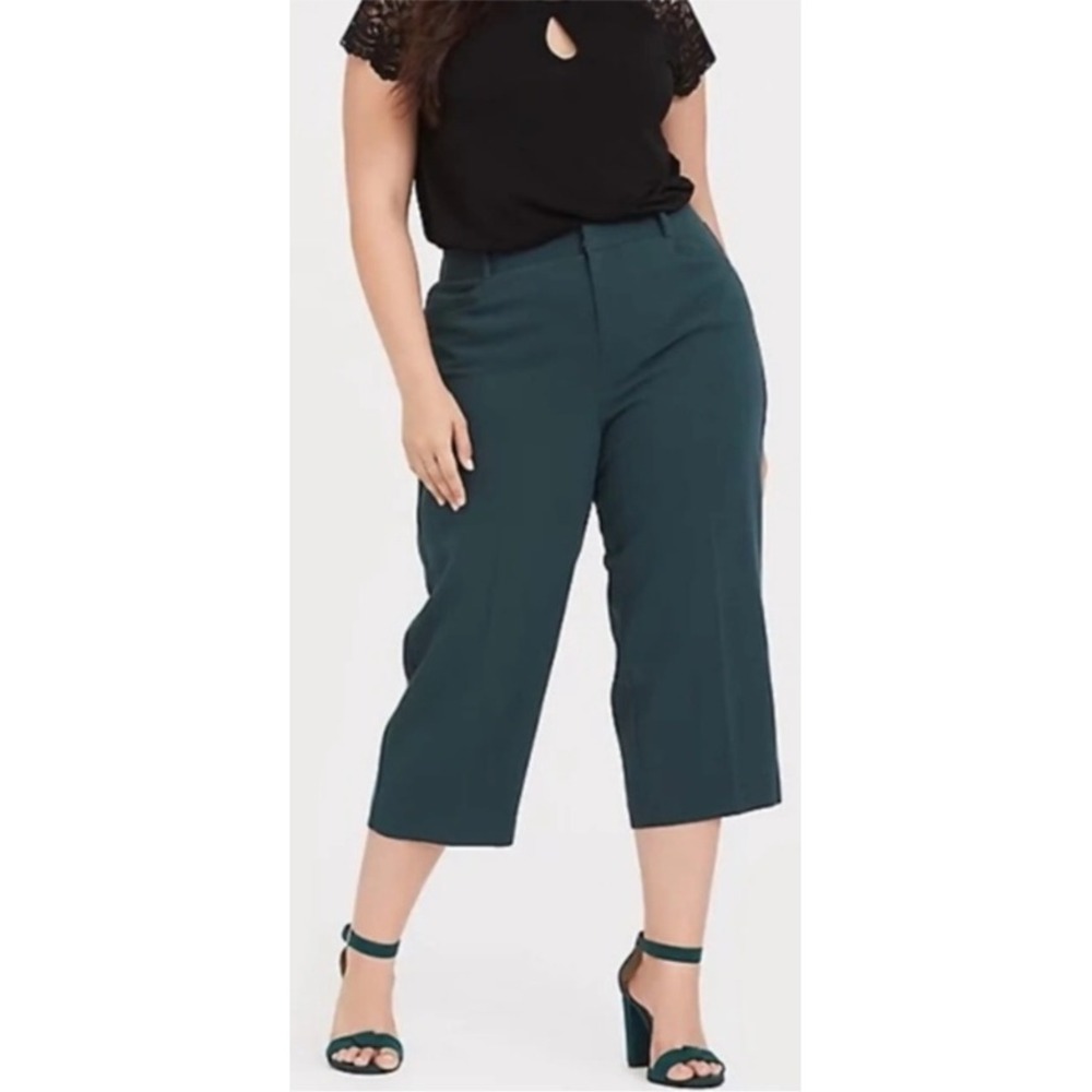 Torrid Wide Leg Crop Pants Chic Career Casual Dark Green Size 24 NWT